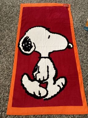 NWT Peanuts Snoopy Beach Towel